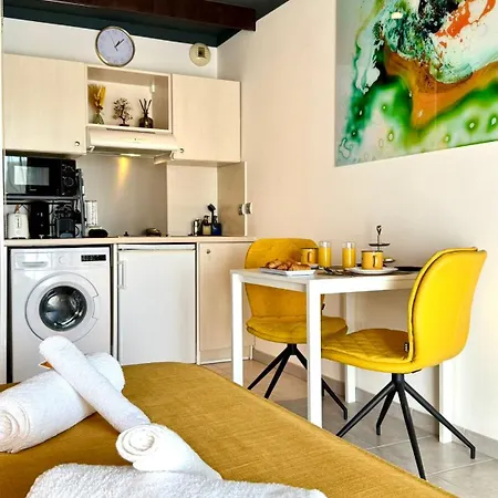 Cozy In Cannes *