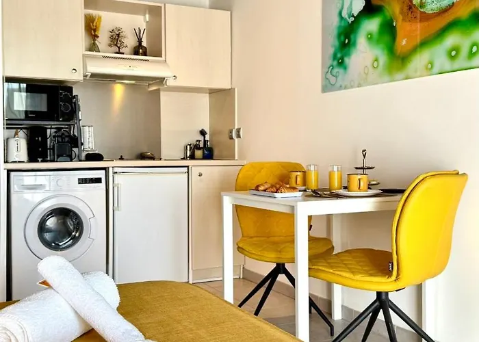 Cozy In Cannes *