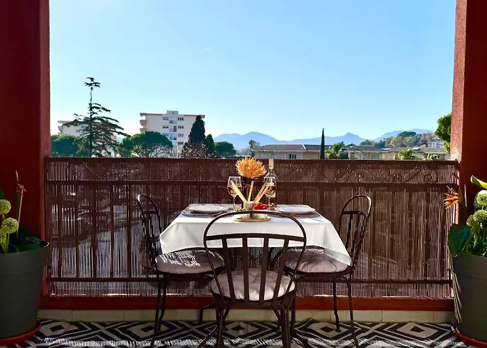 Cozy In Cannes *