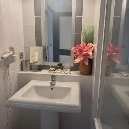 Апартаменты Cozy In Cannes