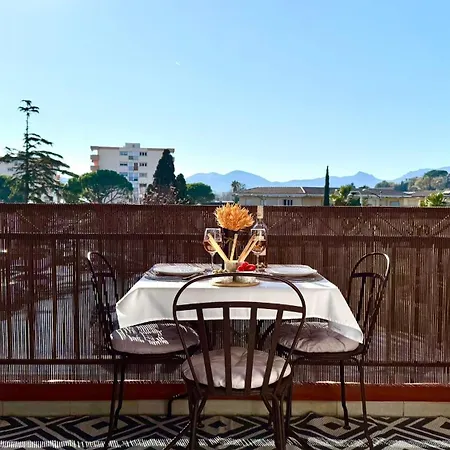 Cozy In Cannes *